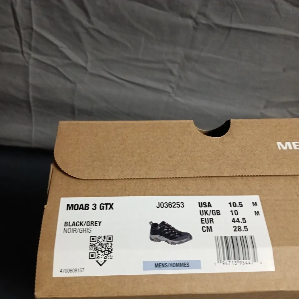 BOXED PAIR OF MERRELL MOAB 3 GTX HIKING SHOES – UK 10