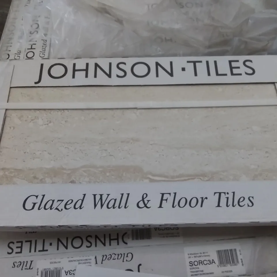 PALLET TO CONTAIN APPROX 38 PACKS OF JOHNSON SORCHA TRAVERTINE GLAZED WALL & FLOOR TILES - 5 TILES PER PACK // TILE SIZE: 597 X 297 X 10MM 