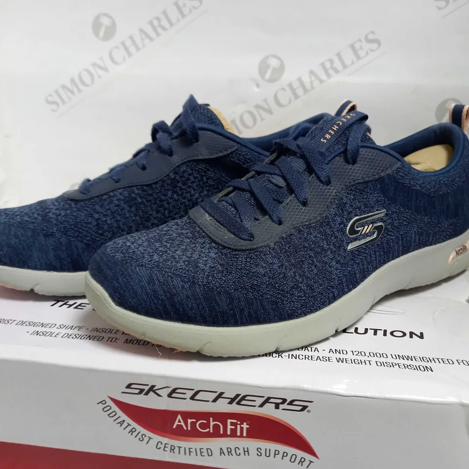 SKECHERS ARCH FIT NAVY TRAINERS UK SIZE 5