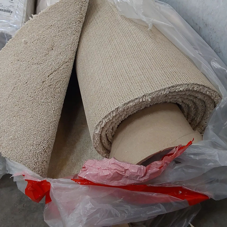 ROLL OF QUALITY CARPET // SIZE UNSPECIFIED 
