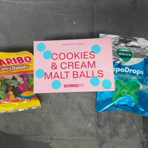 APPROXIMATELY 10 ASSORTED FOOD AND DRINK ITEMS TO INCLUDE HARIBO, VAPODROPS, ETC