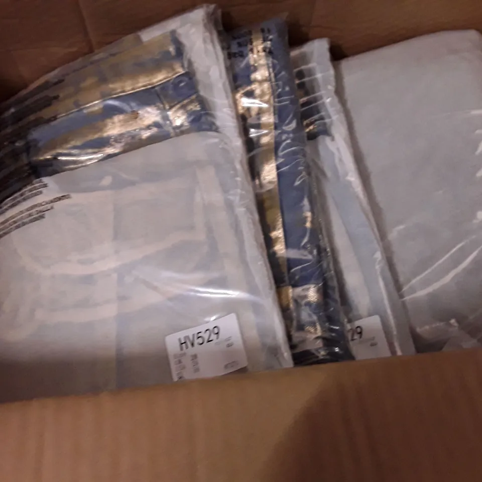 BOXED BRAND NEW JDWILLIAMS DENIM METALLIC SKIRT SIZE 28 GOLD COLOUR APPROXIMATELY 11 PIECES
