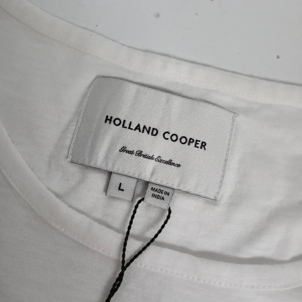HOLLAND COOPER RELAXED FIT MONOGRAM TEE IN WHITE - LARGE