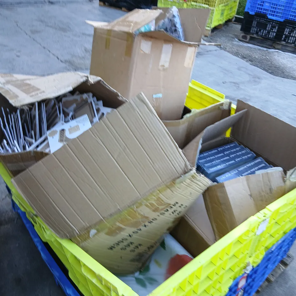 LARGE PALLET OF ASSORTED PRODUCTS TO INCLUDE; SMART PUZZLE OUTLET WESTERN WALL PLAZA JERUSALEM, CHAMPAGNE WINE BOTTLE BEER DISPENSER SPRAY GUN, MODELS, PET FLASK AND PET LEAD