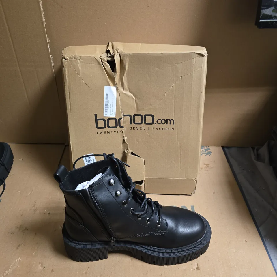 BOOHOO BLACK COMBAT BOOTS – CHUNKY SOLE - UK SIZE 6 