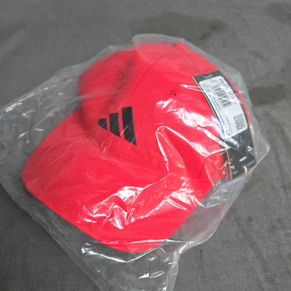 ADIDAS BASEBALL CAP IN RED - OSFW