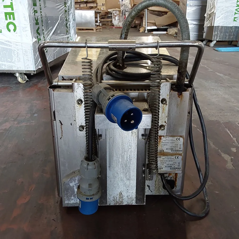 RM GASTRO ELECTRIC CLAM CONTACT GRILL – CHROMED FTHC 30 ED + KD 30 T