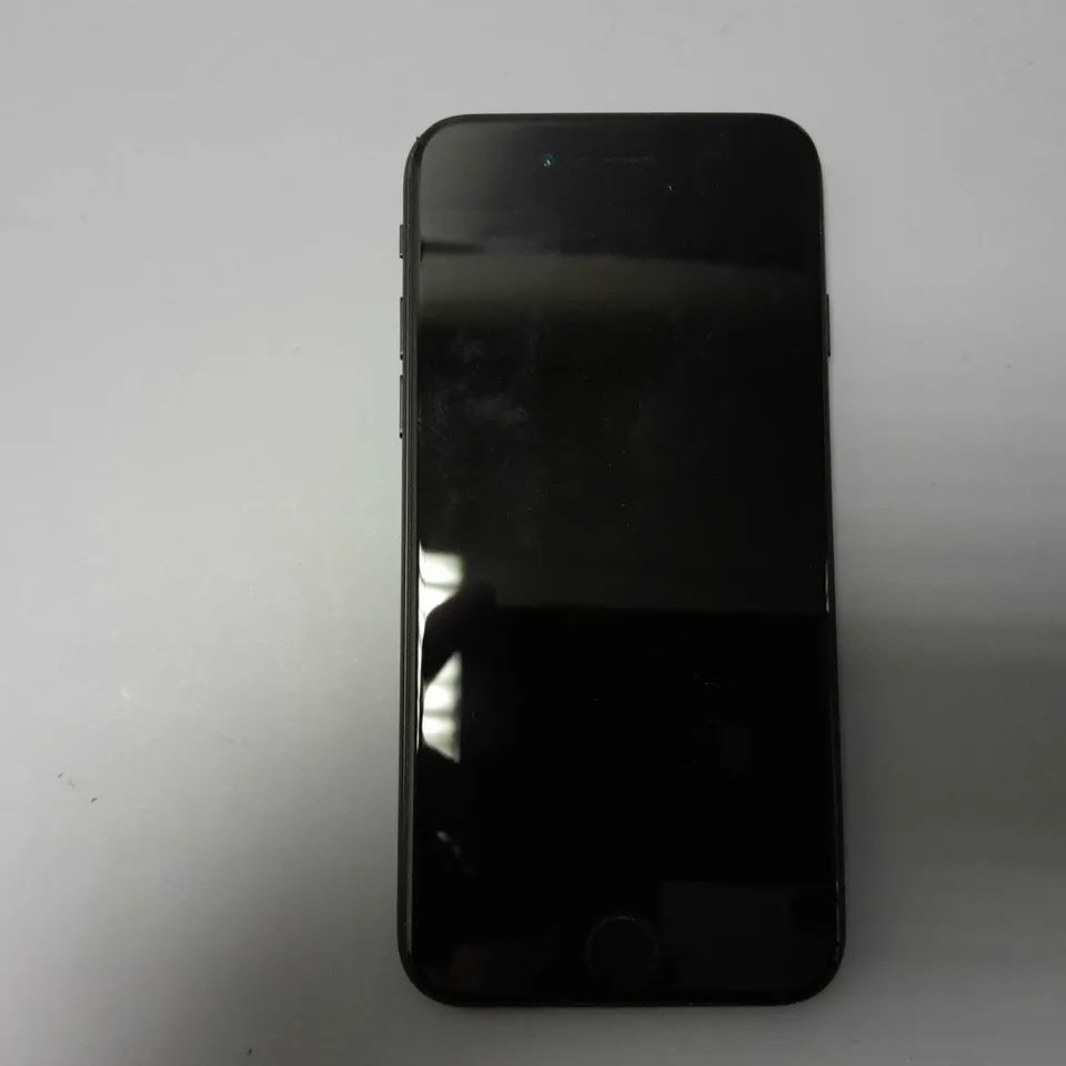 APPLE IPHONE 7 (A1778) SMARTPHONE