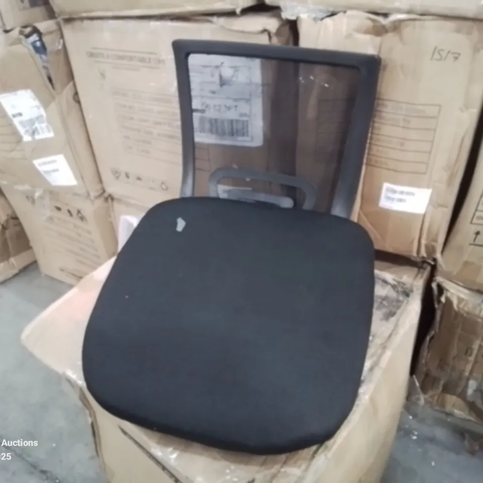 BOXED UPHOLSTERED FABRIC DESK CHAIR ON WHEELS - BLACK (1 BOX)