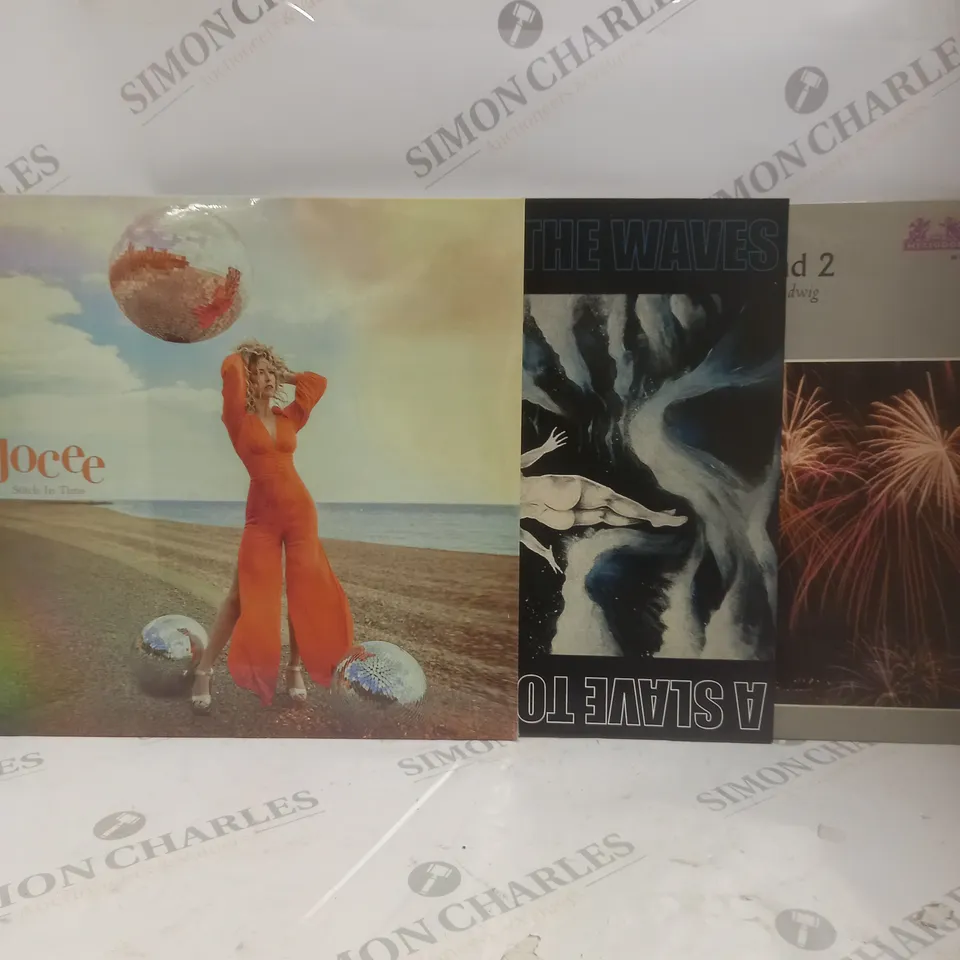 APPROXIMATELY 8 ASSORTED VINYLS FROM VARIOUS ARTISTS TO INCLUDE GLADYS KNIGHT, VAN MORRISON, ARTHUR RUBINSTEIN ETC 
