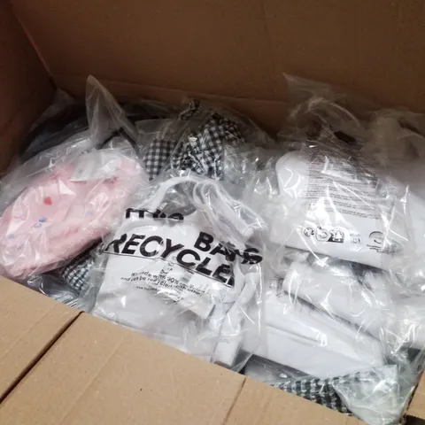PALLET CONTAINING ASSORTED CLOTHING INCLUDING JEANS, JACKETS & JORTS