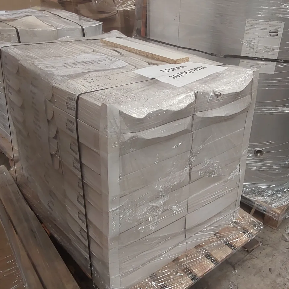 PALLET CONTAINING APPROXIMATELY 60x BRAND NEW BOXED VERONA DESIGNER MOSAIC TILES