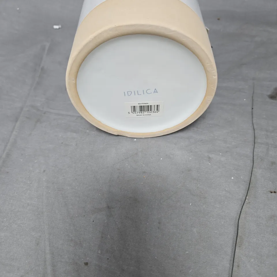 IDILICA WHITE CERAMIC PLANT POT WITH NATURAL WOOD BASE RING