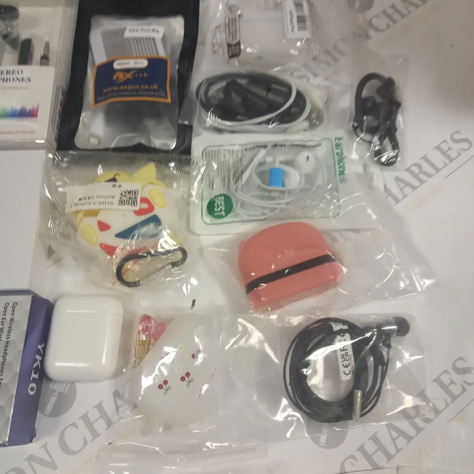LOT OF ASSORTED EARPHONES AND ACCESSORIES