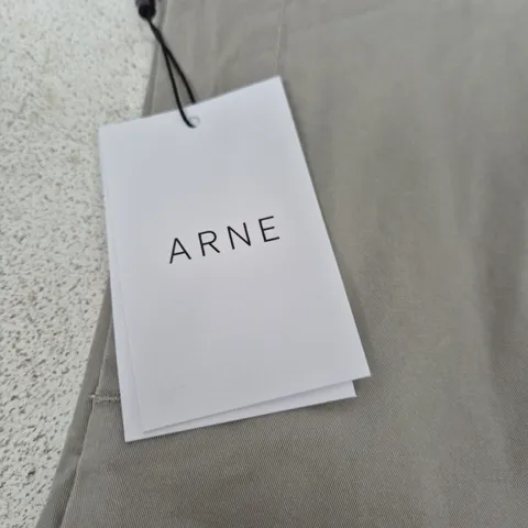 ARNE TAILORED SIDE-ADJUSTER CHINO SHORTS β STONE β UK 32R