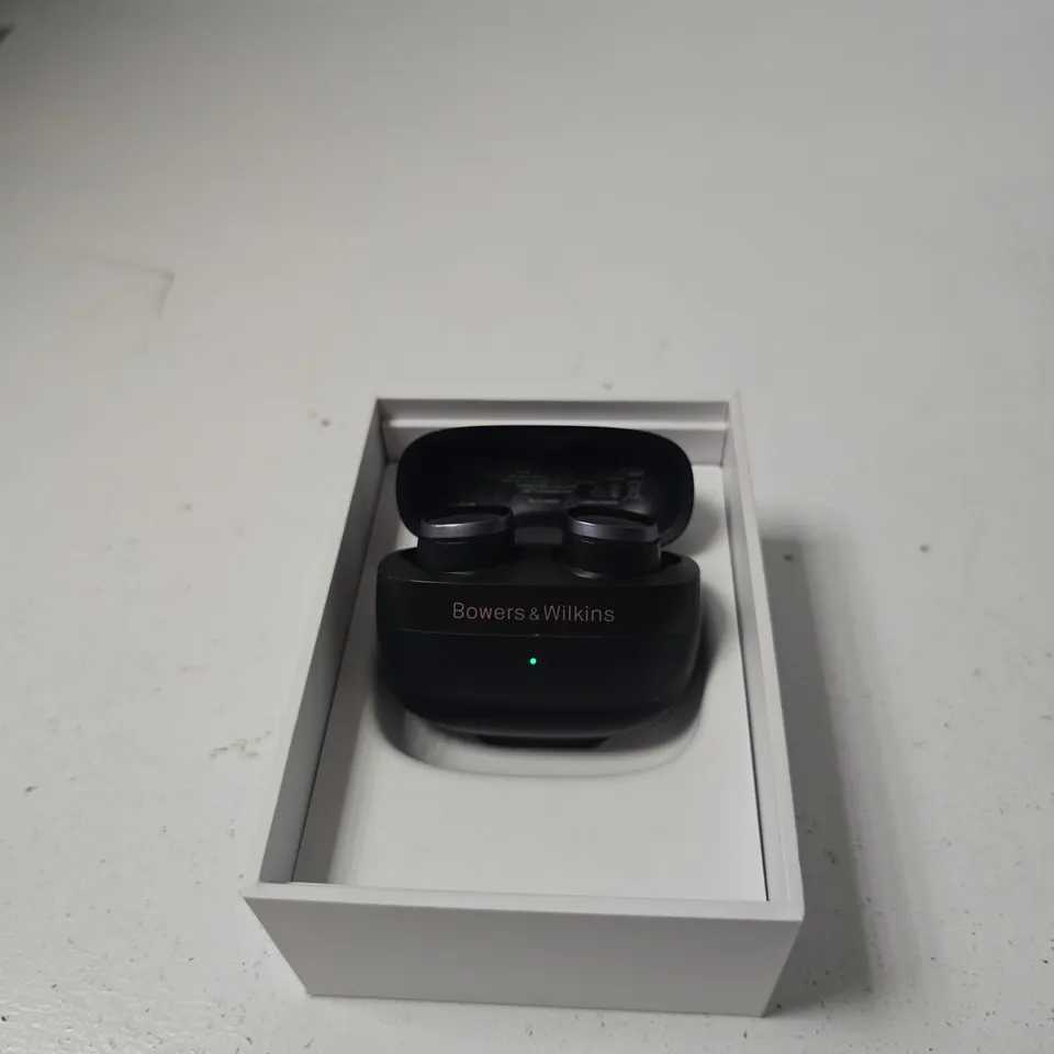 BOWERS & WILKINS PI8 IN-EAR TRUE WIRELESS EARBUDS