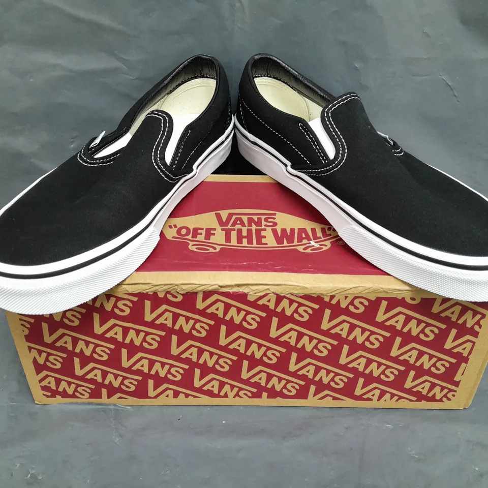 BOXED PAIR OF VANS CLASSIC SLIP-ON SHOES IN BLACK/WHITE UK SIZE 5.5