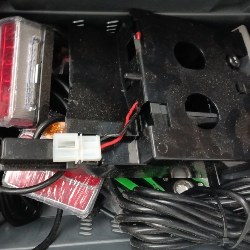 APPROXIMATELY 5 ASSORTED ITEMS TO INCLUDE BLUE PRINT TOYOTA BRAKE LIGHT SWITCH, ETC