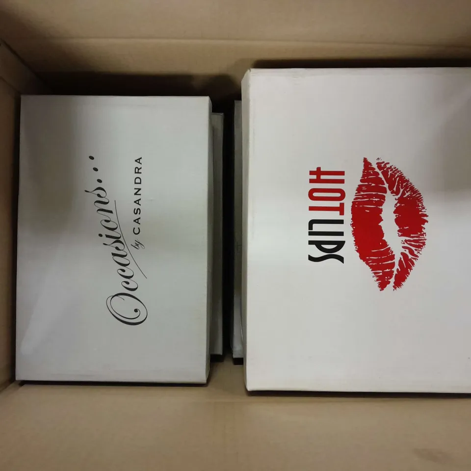 APPROXIMATELY 6 ASSORTED BOXED PAIRS OF SHOES IN VARIOUS SIZES TO INCLUDE HOT LIPS, OCCASIONS BY CASANDRA, ETC