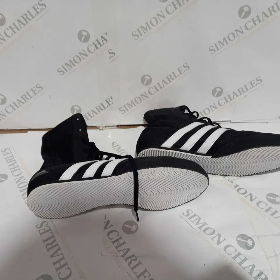 UNBOXED PAIR OF ADIDAS FOOTBALL BOOTS IN BLACK SIZE 9