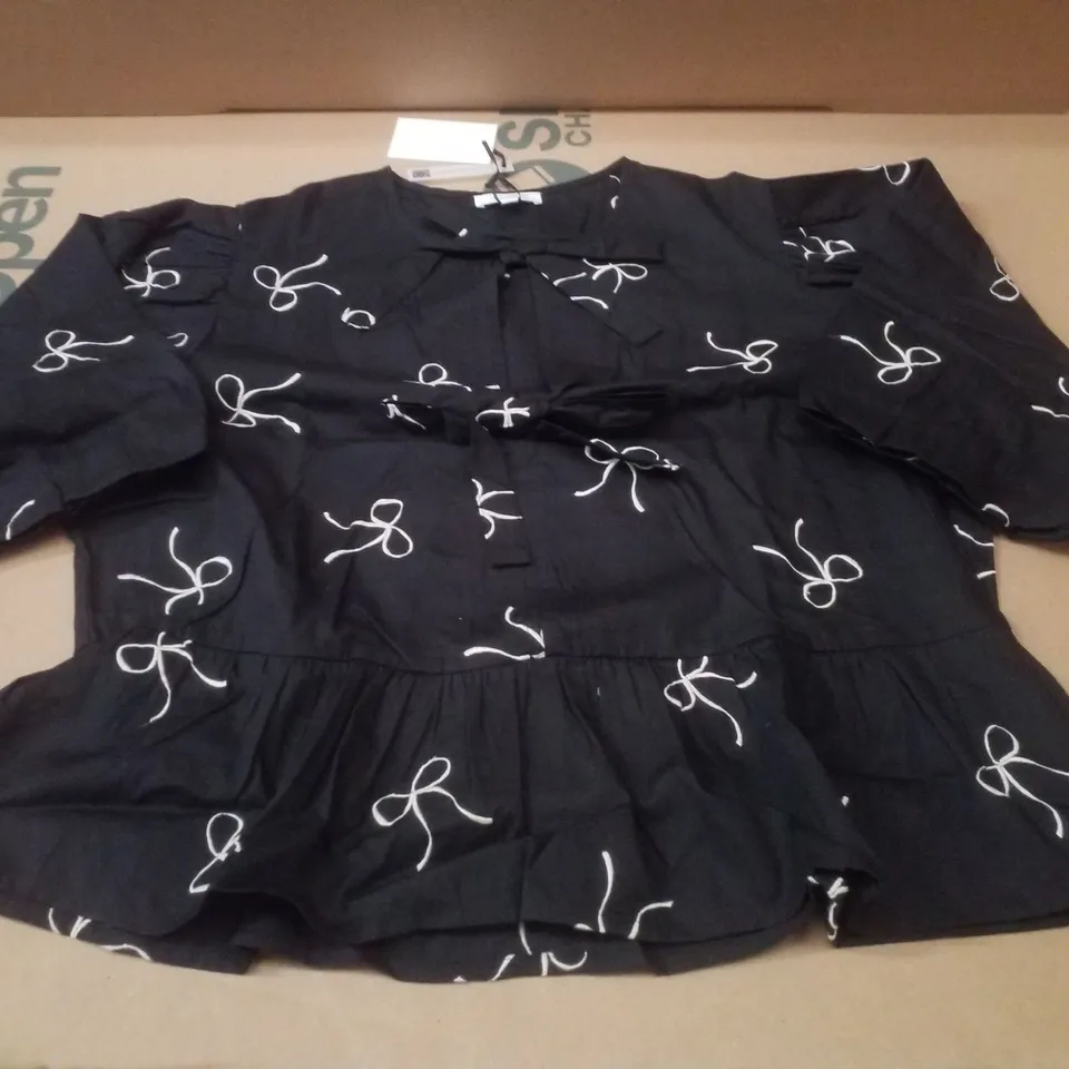 BOX CONTAINING APPROXIMATELY 13 BRAND NEW SIMPLY BE BLACK BOW FRONT BLOUSES - SIZE 14