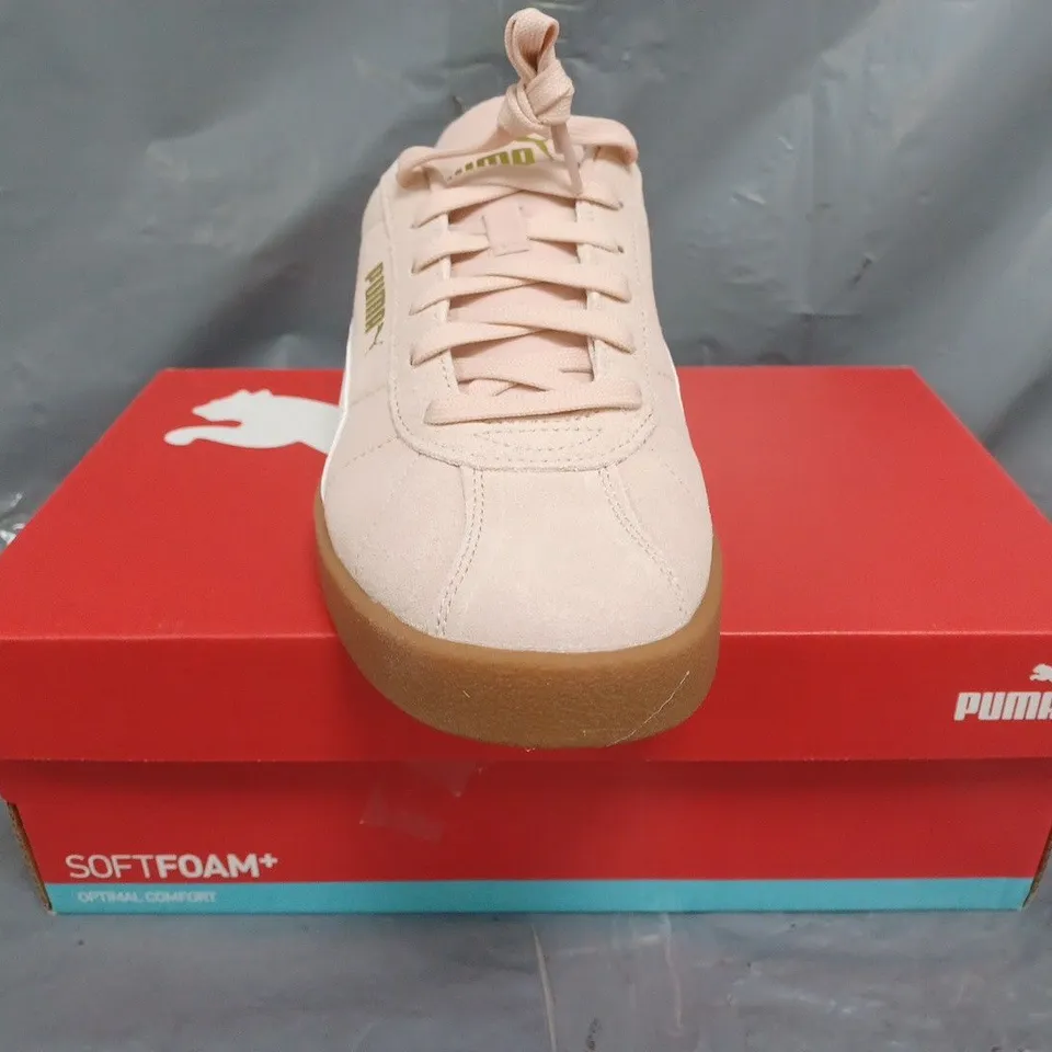 BOXED PAIR OF PUMA CLUB II SHOES IN ROSE QUARTZ SIZE UK 8
