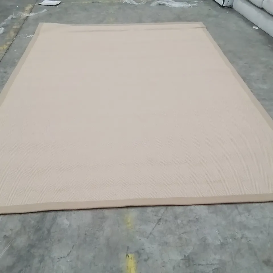 QUALITY DESIGNER AREA RUG APPROXIMATELY 300X200CM