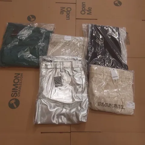 PALLET CONTAINING APPROXIMATELY 310x BRAND NEW ASSORTED DESIGNER CLOTHING ITEMS INCLUDING: SIMPLY BE METALLIC TROUSERS, WIDE LEG TROUSERS, JD WILLIAMS TEXTURED SHIRTS ECT