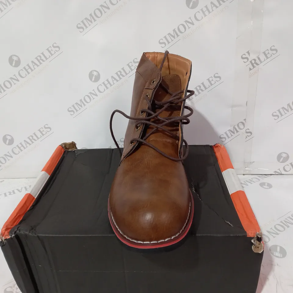 BROWN LACE UP BOOTS SIZE 44