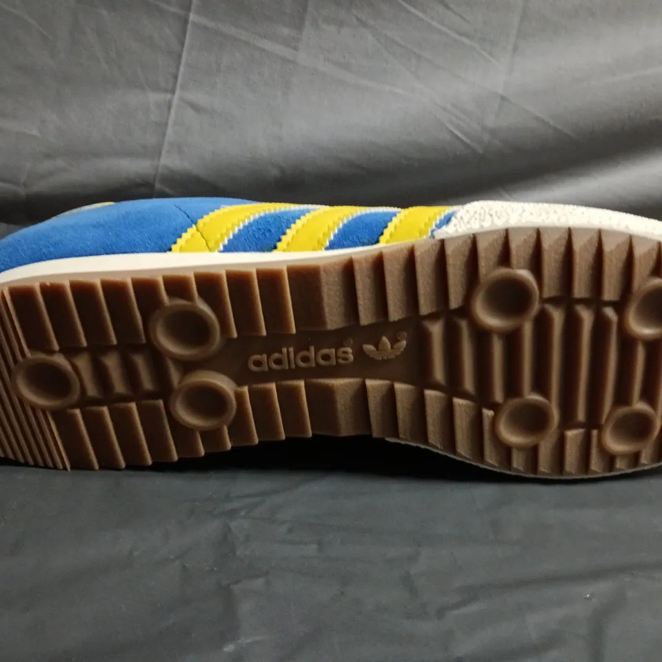 UNBOXED PAIR OF ADIDAS SAMBA TRAINERS – UK SIZE 9
