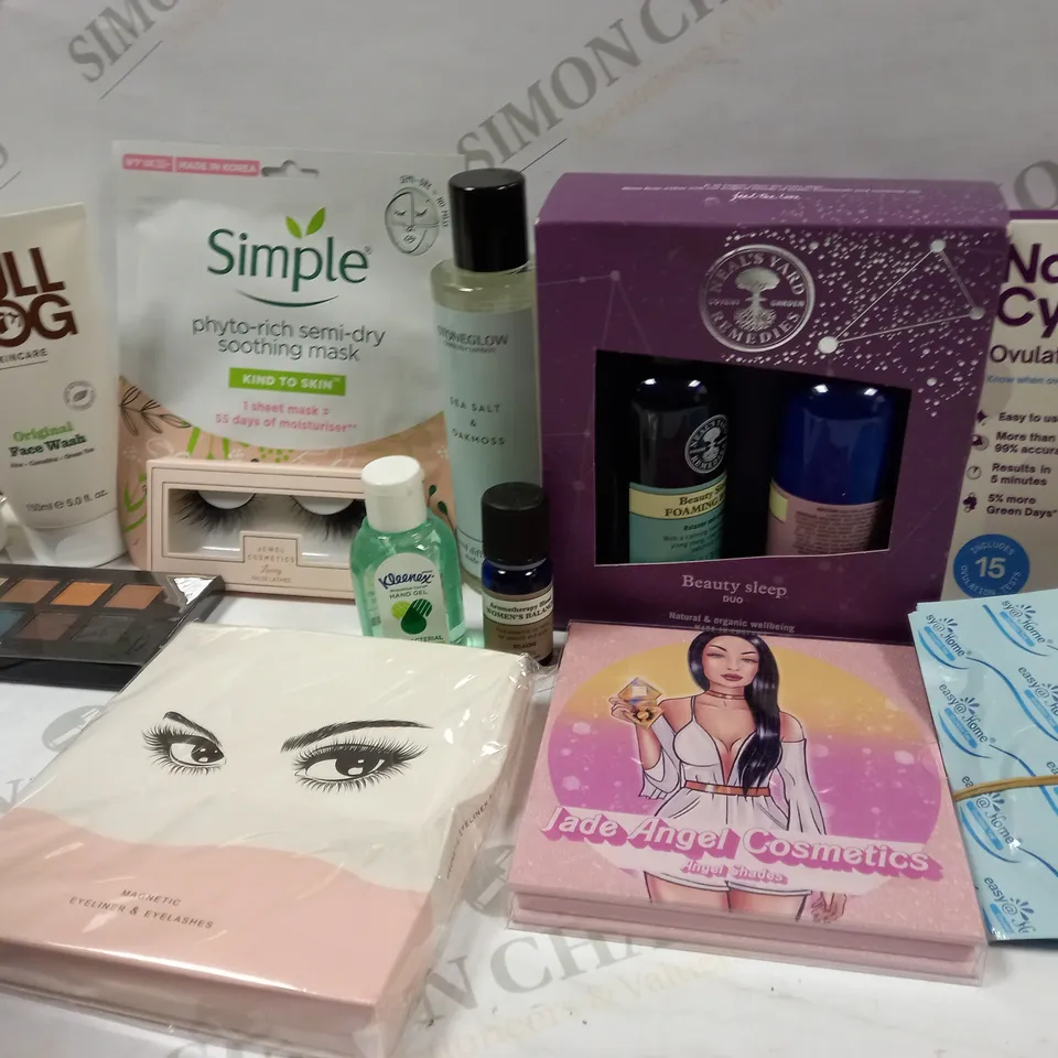 ASSORTED HEALTH AND BEAUTY ITEMS APPROX. 25 ITEMS