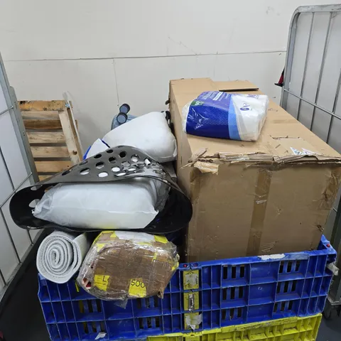 PALLET TO CONTAIN APPROXIMATELY 20 ASSORTED HOUSEHOLD ITEMS TO INCLUDE RUG, SUITCASE, CUSHIONS ETC