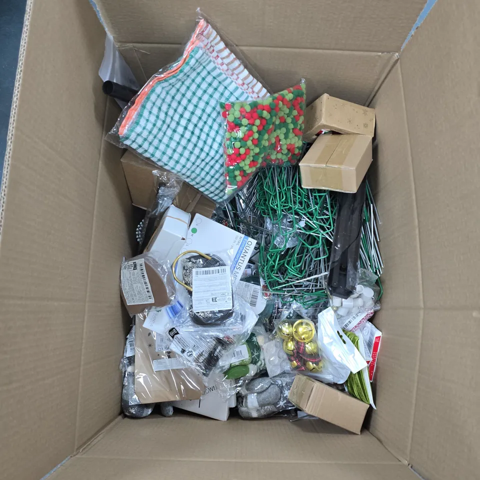 BOX OF APPROXIMATELY 20 ASSORTED HOUSEHOLD GOODS TO INCLUDE: DISPOSABLE GLOVES AND DEHUMIDIFIER 