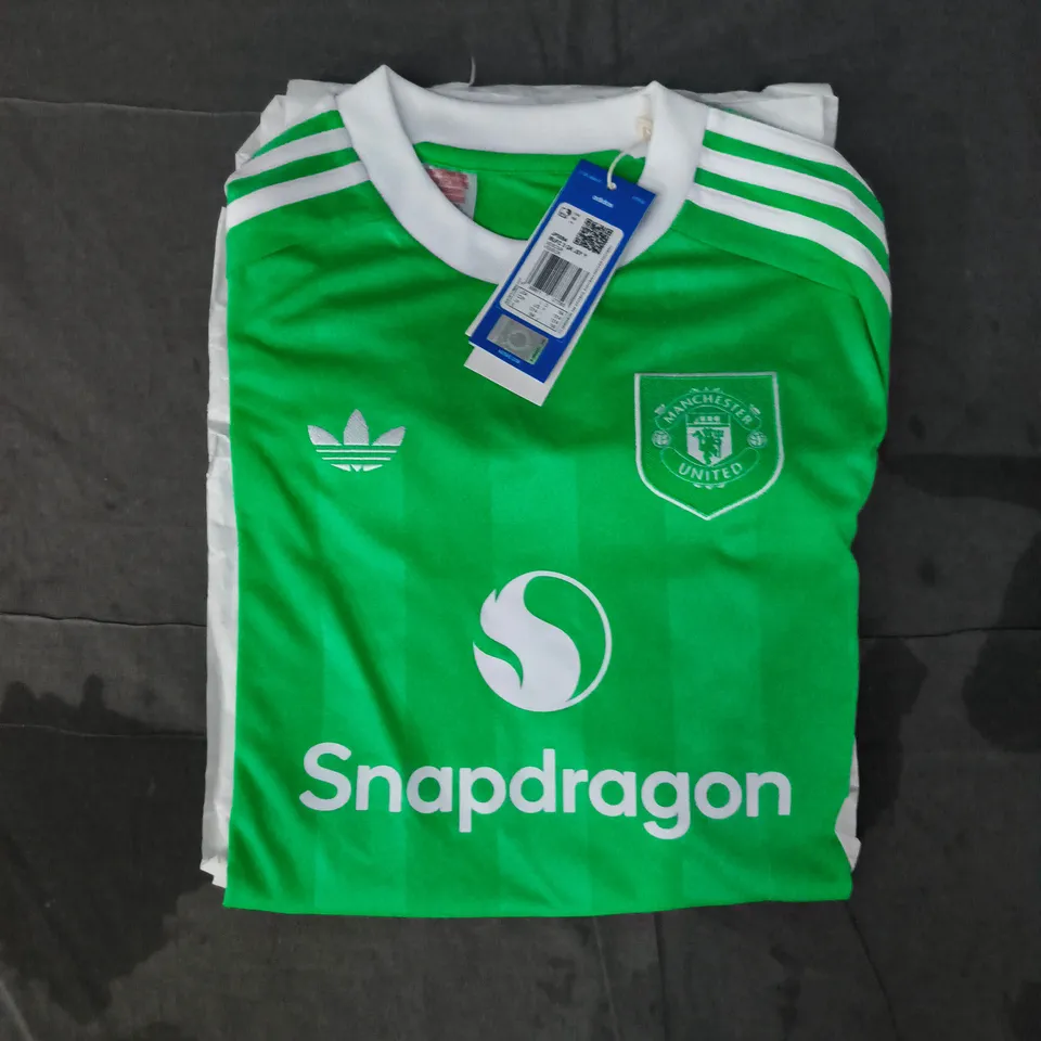 ADIDAS MANCHESTER UNITED FOOTBALL CLUB JERSEY SIZE 13-14 YEARS