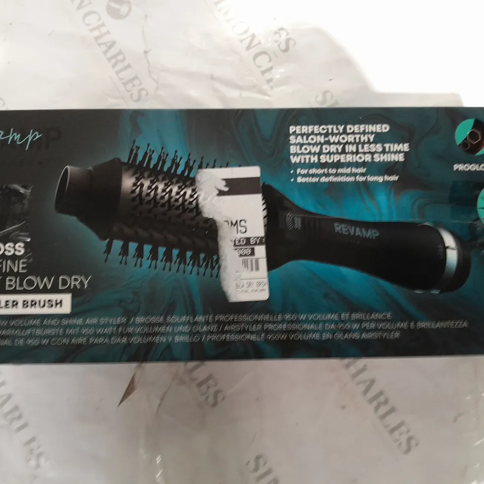 BOXED REVAMP PROGLOSS PRO DEFINE PERFECT BLOW DRY / SMALLER BURSH (DR-1950-GB)