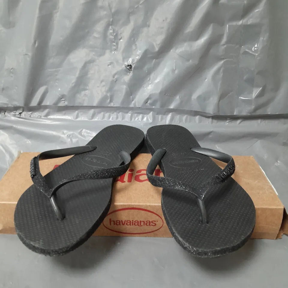 HAVAIANAS LADIES THONG SANDALS BLACK SIZE 3/4