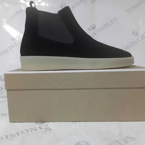 BOXED PAIR OF AURΓLIEN SUEDE CHELSEA BOOTS IN BLACK EU SIZE 43