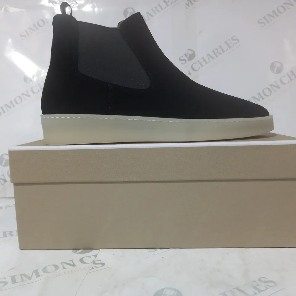 BOXED PAIR OF AURÉLIEN SUEDE CHELSEA BOOTS IN BLACK EU SIZE 43