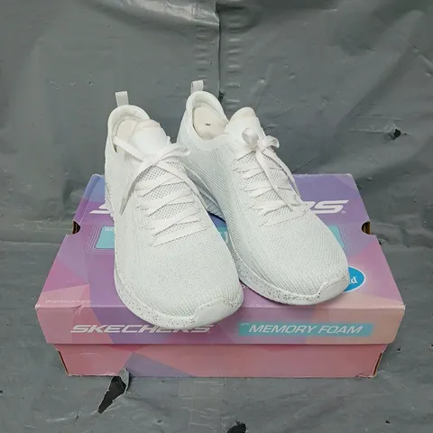 BOXED PAIR OF SKECHERS ULTRA FLEX 3.0 TRAINERS IN WHITE SIZE 6