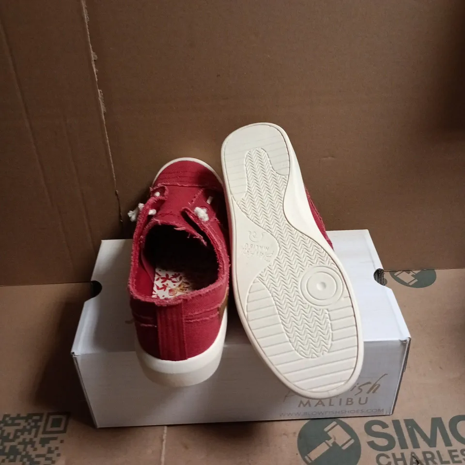 BLOWFISH MALIBU RED CANVAS SNEAKERS SIZE 6 BOXED