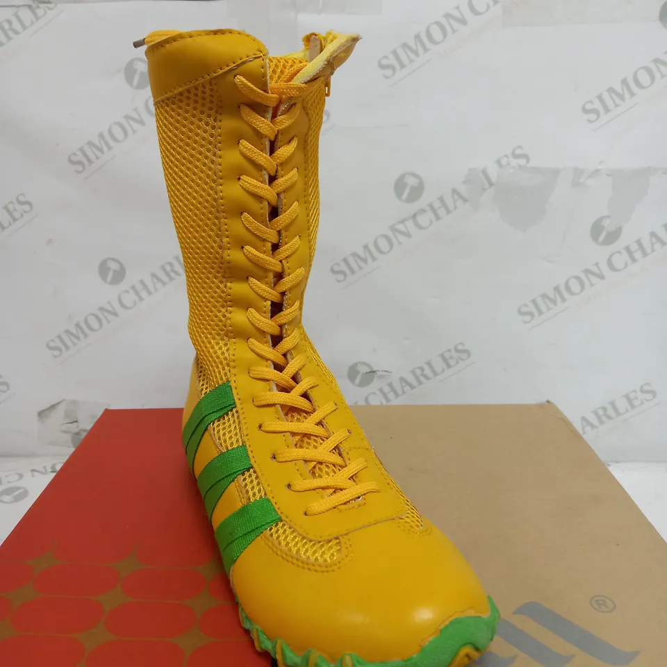 BOX OF APPROXIMATELY 5 PAIR OF BULLION YELLOW AND GREEN BOOTS