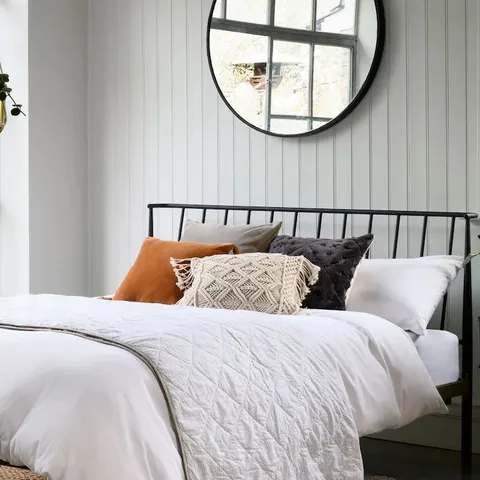 BOXED BLACK IRVINE METAL WITHOUT FOOTEND BED FRAME - DOUBLE