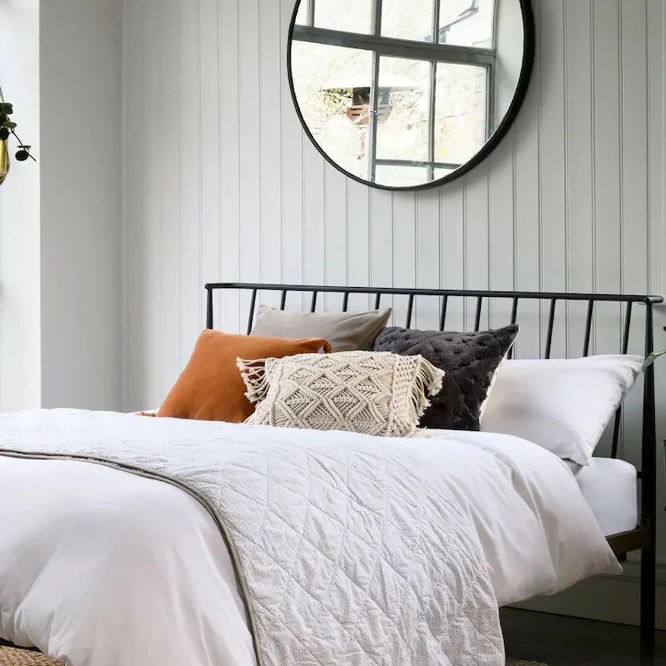 BOXED BLACK IRVINE METAL WITHOUT FOOTEND BED FRAME - DOUBLE