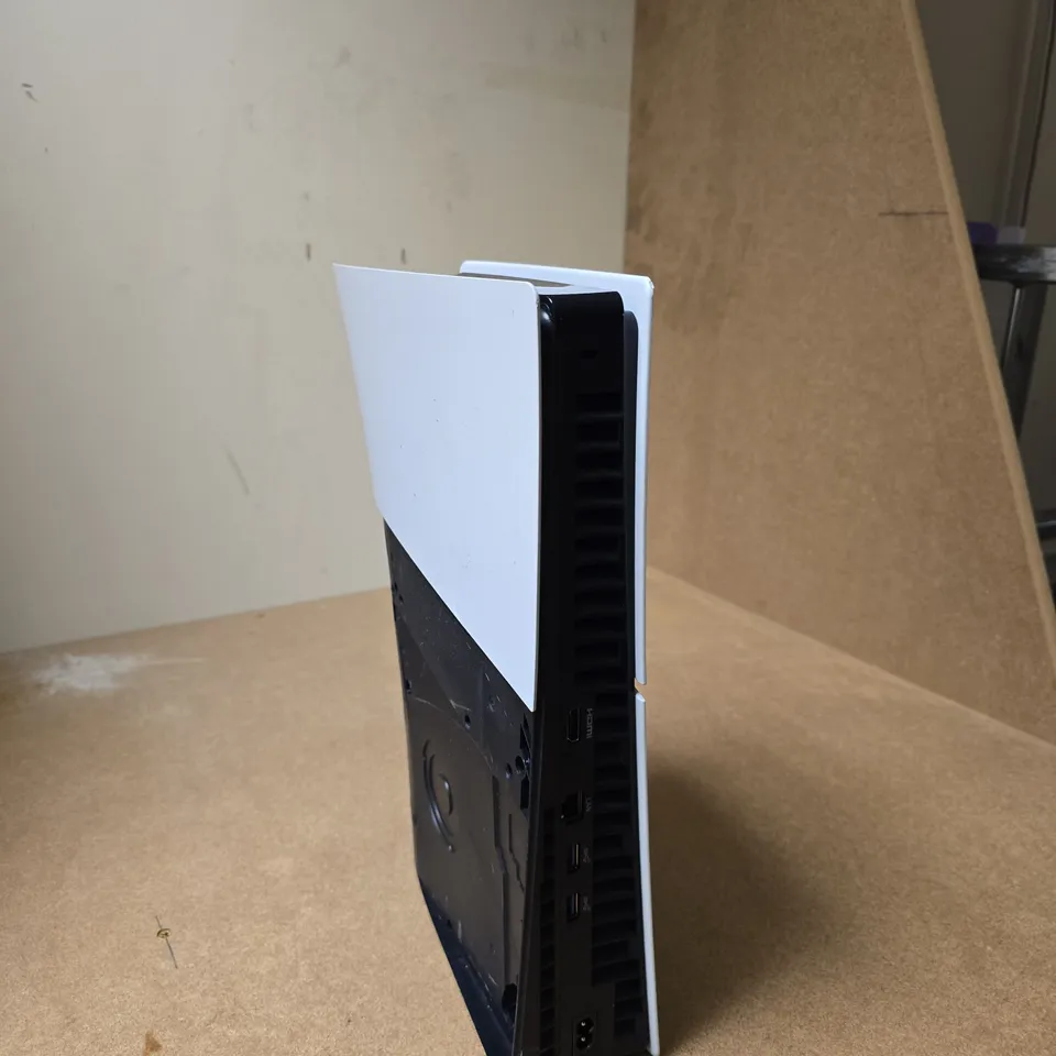 SONY PLAYSTATION 5 CONSOLE - MISSING SIDE PANEL