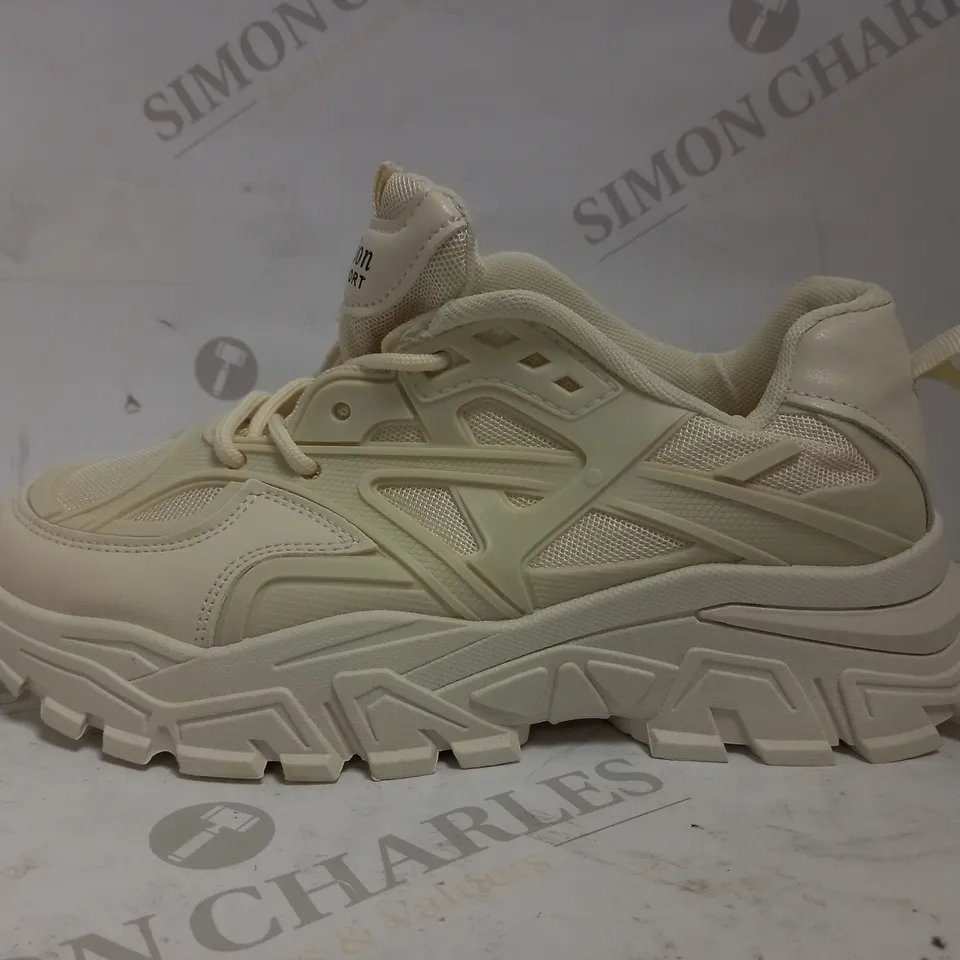 DESIGNER STYLE CREAM TRAINERS UK SIZE 6