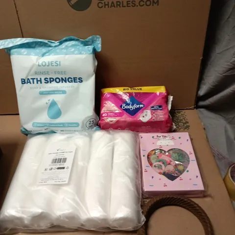 APPROXIMATELY 15 HEALTH AND BEAUTY PRODUCTS TO INCLUDE RINSE FREE BATH SPONGES, BODYFORM SANITARY TOWELS AND ROUND COSMETIC PADS