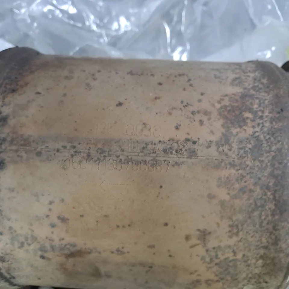 AUTOMOTIVE CATALYTIC CONVERTER EXHAUST COMPONENT – CYLINDRICAL, RUSTY WITH CLAMP