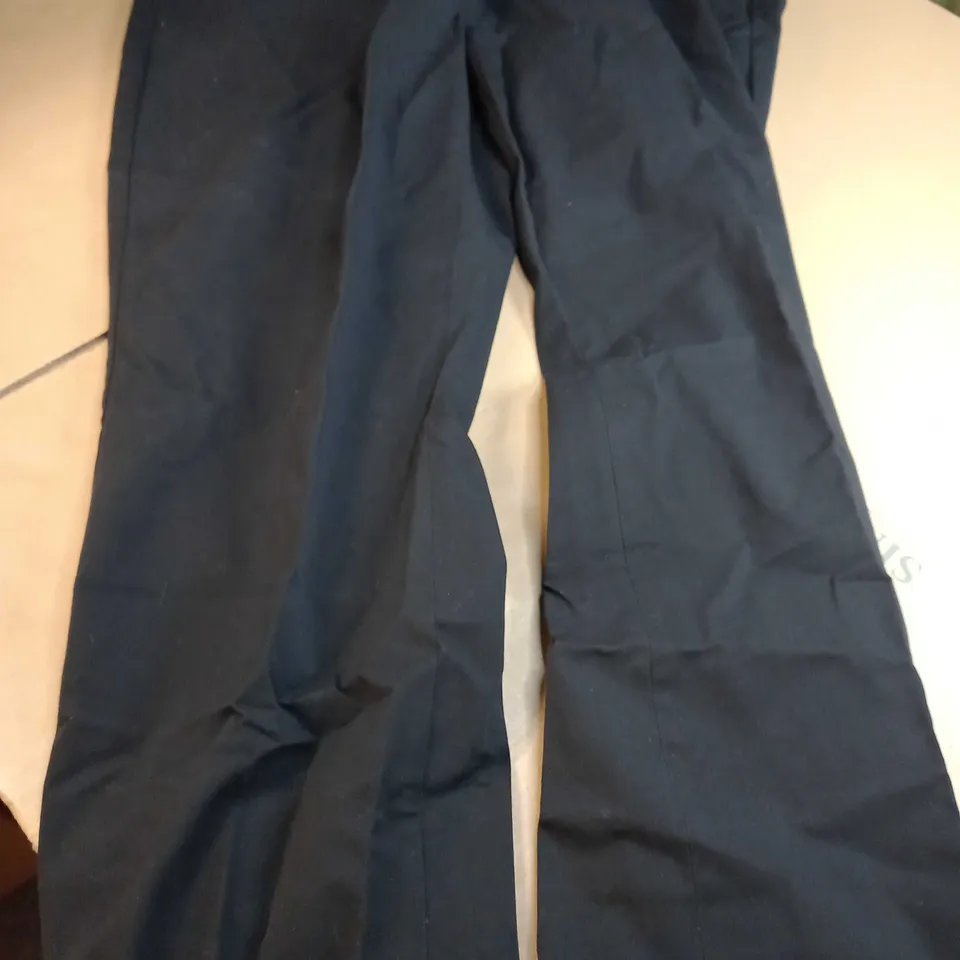 M&S BLACK ULTIMATE CHINO - SIZE W42/31