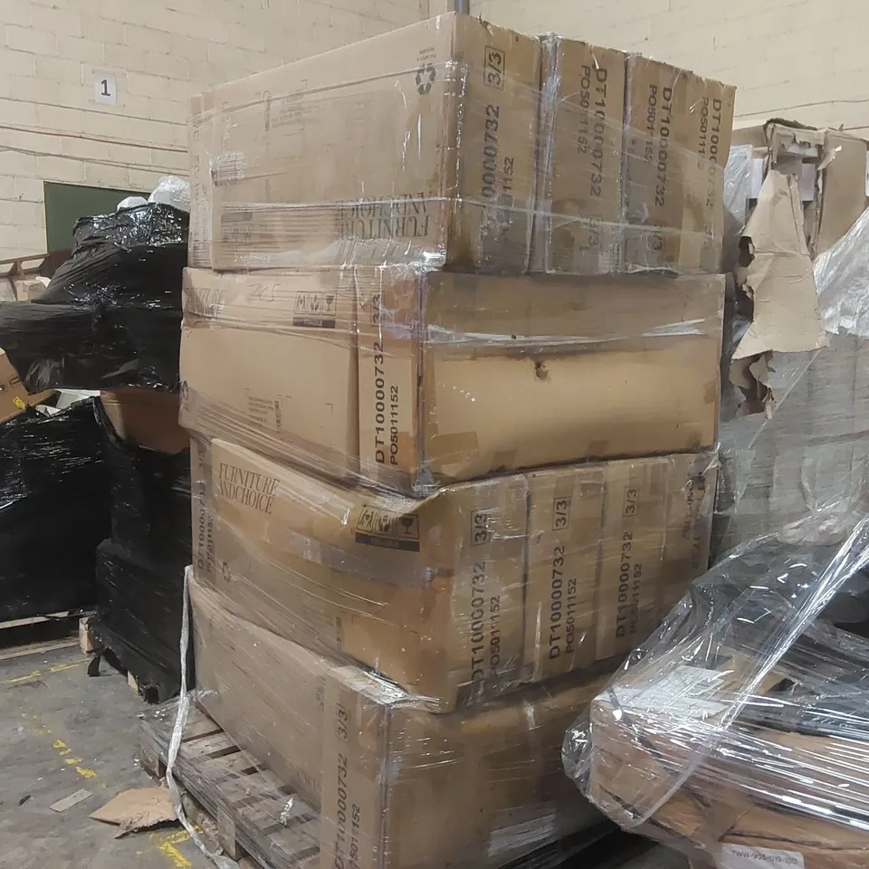 PALLET CONTAINING A LARGE QUANTITY OF INCOMPLETE DINING TABLE PARTS