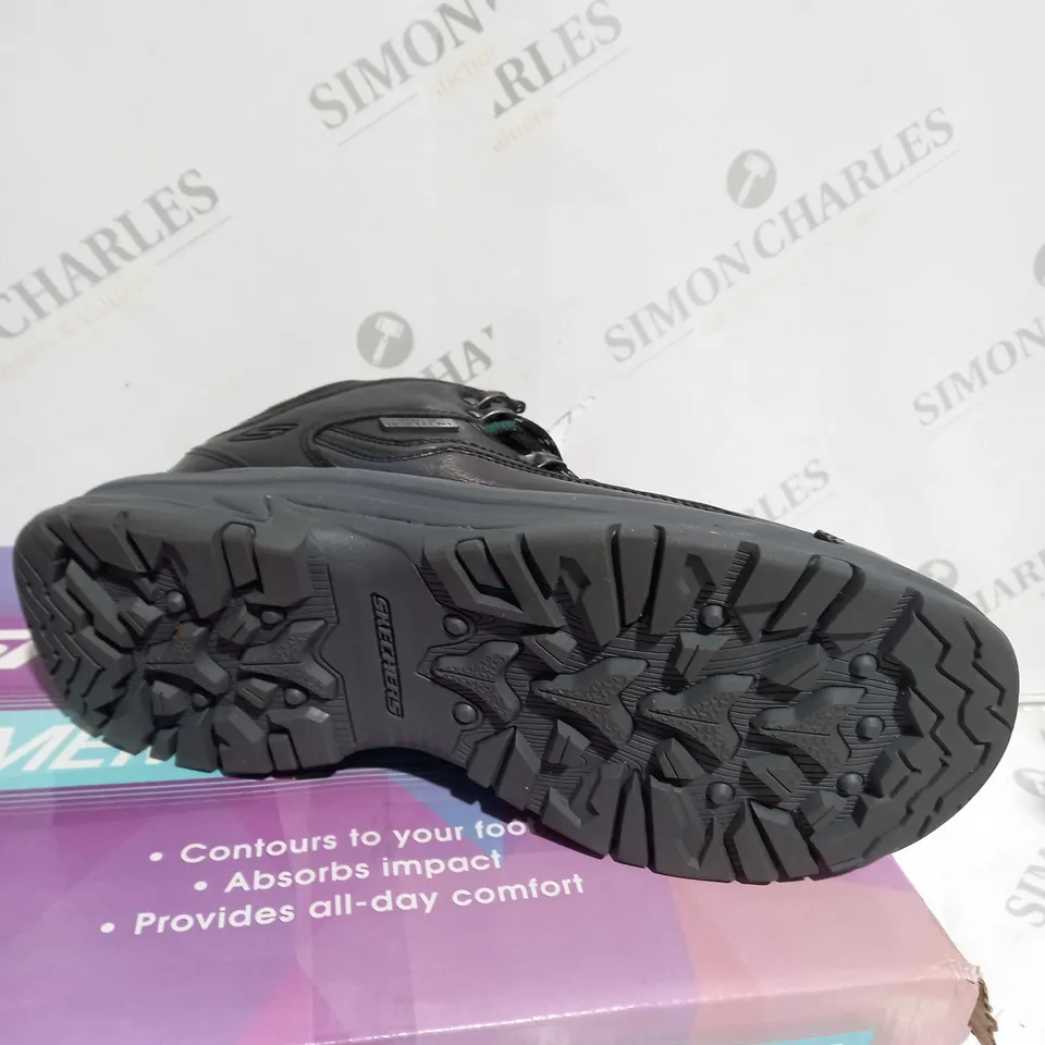 BOXED PAIR OF SKETCHERS BLACK BOOTS UK SIZE 7